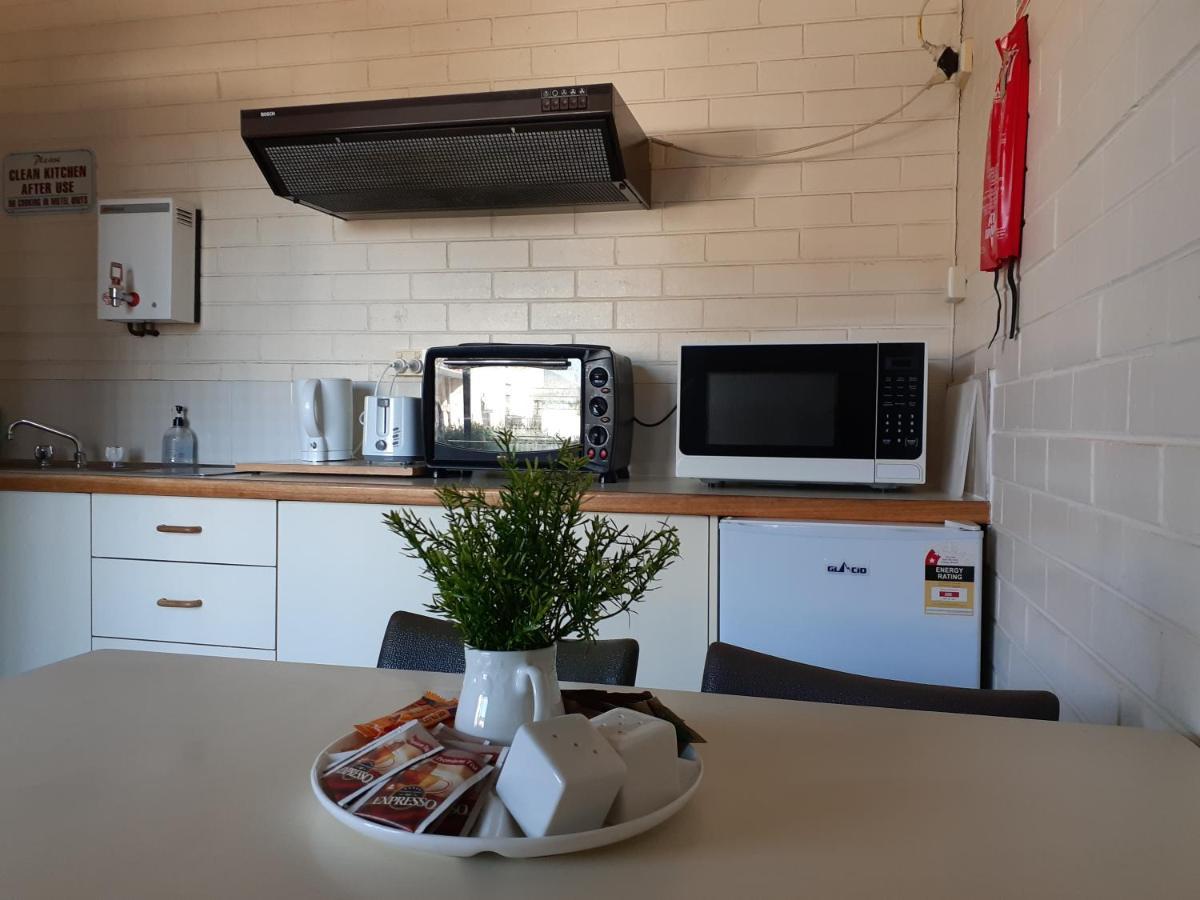 Crest Motor Inn Queanbeyan Dış mekan fotoğraf