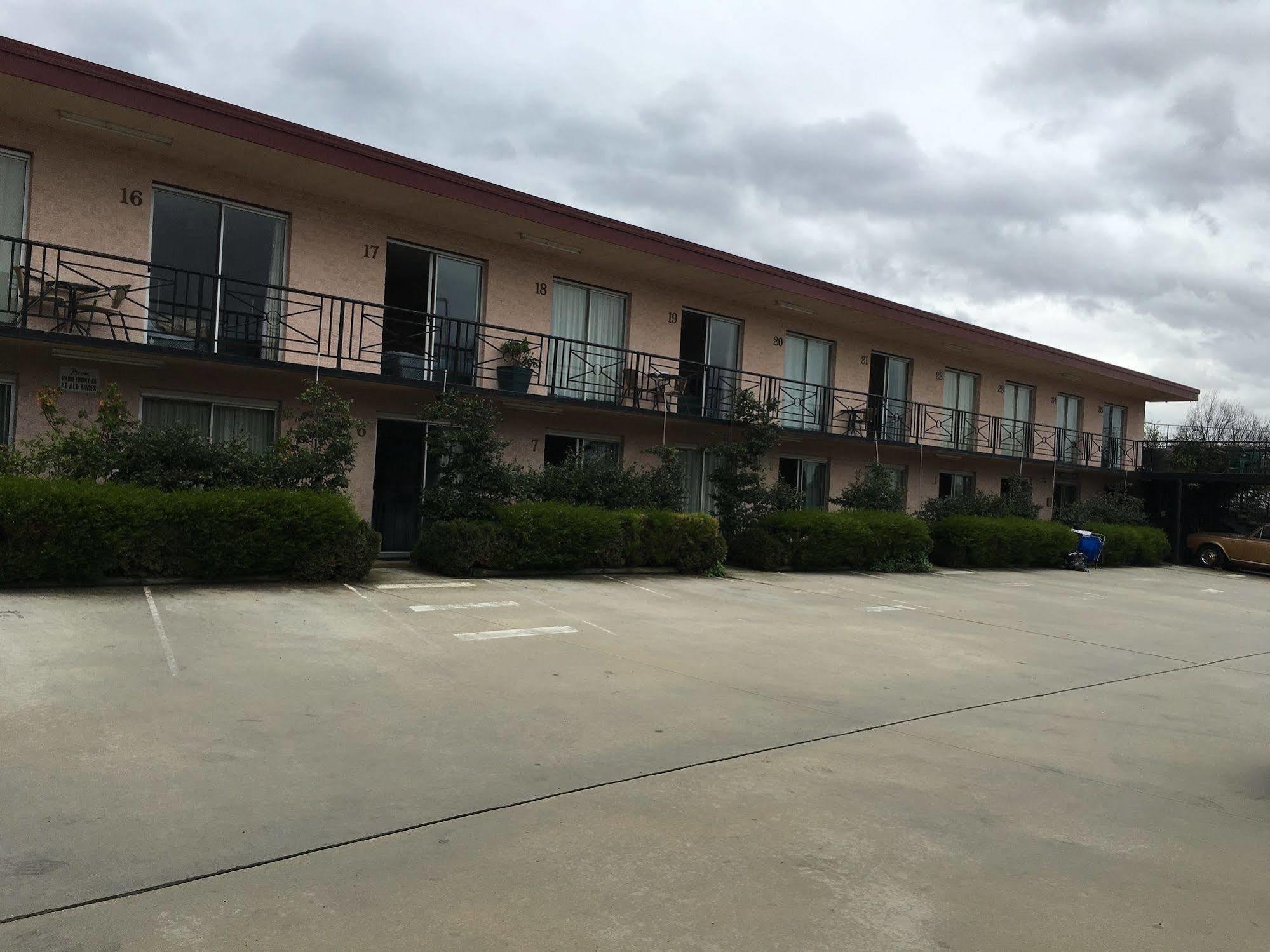 Crest Motor Inn Queanbeyan Dış mekan fotoğraf