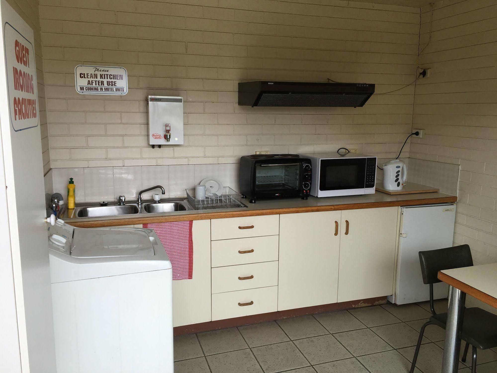 Crest Motor Inn Queanbeyan Dış mekan fotoğraf