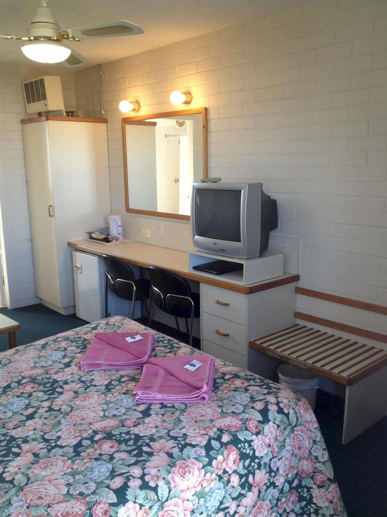 Crest Motor Inn Queanbeyan Dış mekan fotoğraf