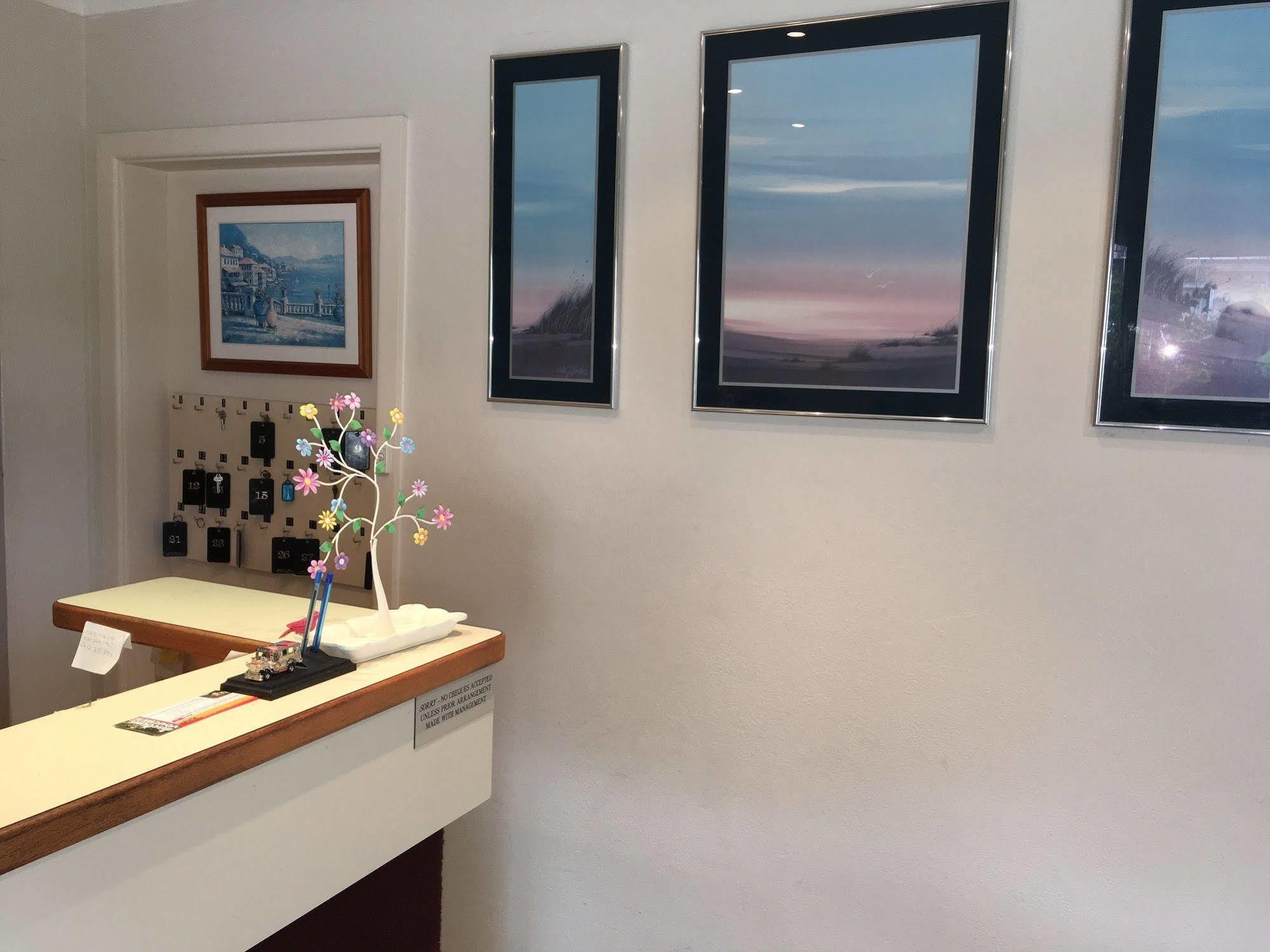 Crest Motor Inn Queanbeyan Dış mekan fotoğraf